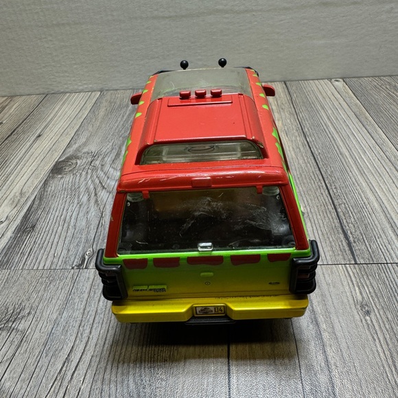 Ford Explorer "Jurassic Park" 1993 Collectible Movie 1/32 Diecast Model Toy Car - Picture 4 of 7